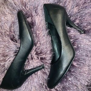 Black Pumps - Rounded Toe
